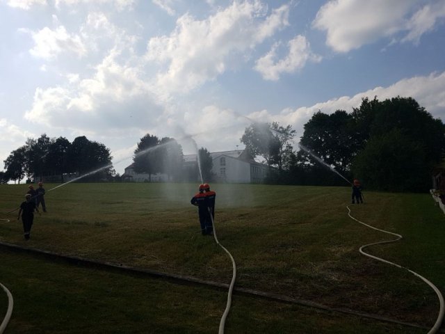 Feuerwehrjugend hält 24 Stunden Bereitschaft - Wassereinsatz